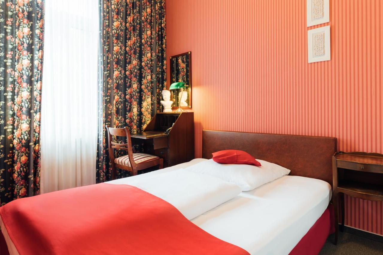 Das Kleine Hotel In Ruhiger Stadtlage วิสบาเดน ภายนอก รูปภาพ