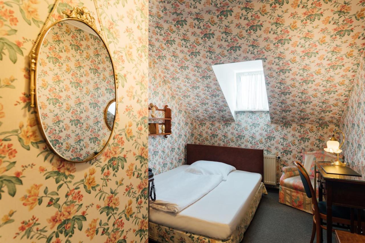 Das Kleine Hotel In Ruhiger Stadtlage วิสบาเดน ภายนอก รูปภาพ