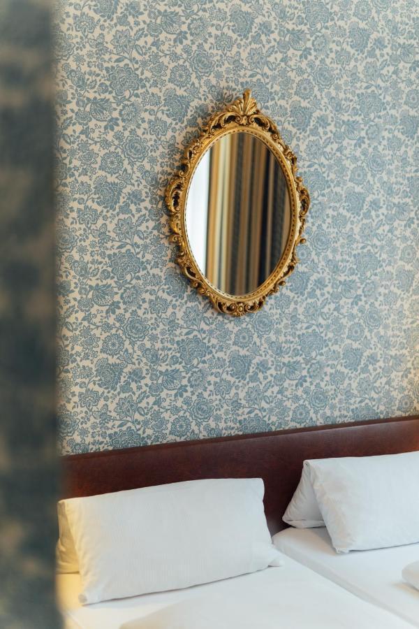 Das Kleine Hotel In Ruhiger Stadtlage วิสบาเดน ภายนอก รูปภาพ